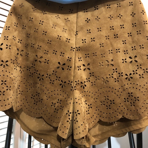 Taylor & Sage faux brown suede shorts  Size S - Picture 2 of 3